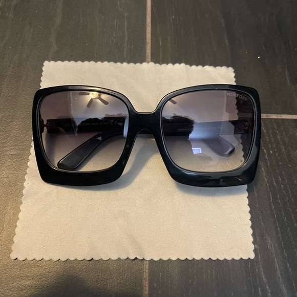 Tom Ford Katrine 617 52K Black Women's Gradient Sunglasses - Picture 1 of 5